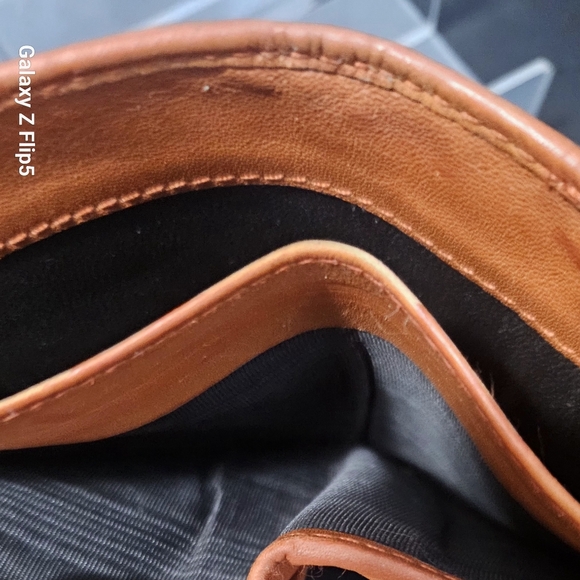 AUTHENTIC GUCCI GG embossed compact with snap wallet - Picture 8 of 9